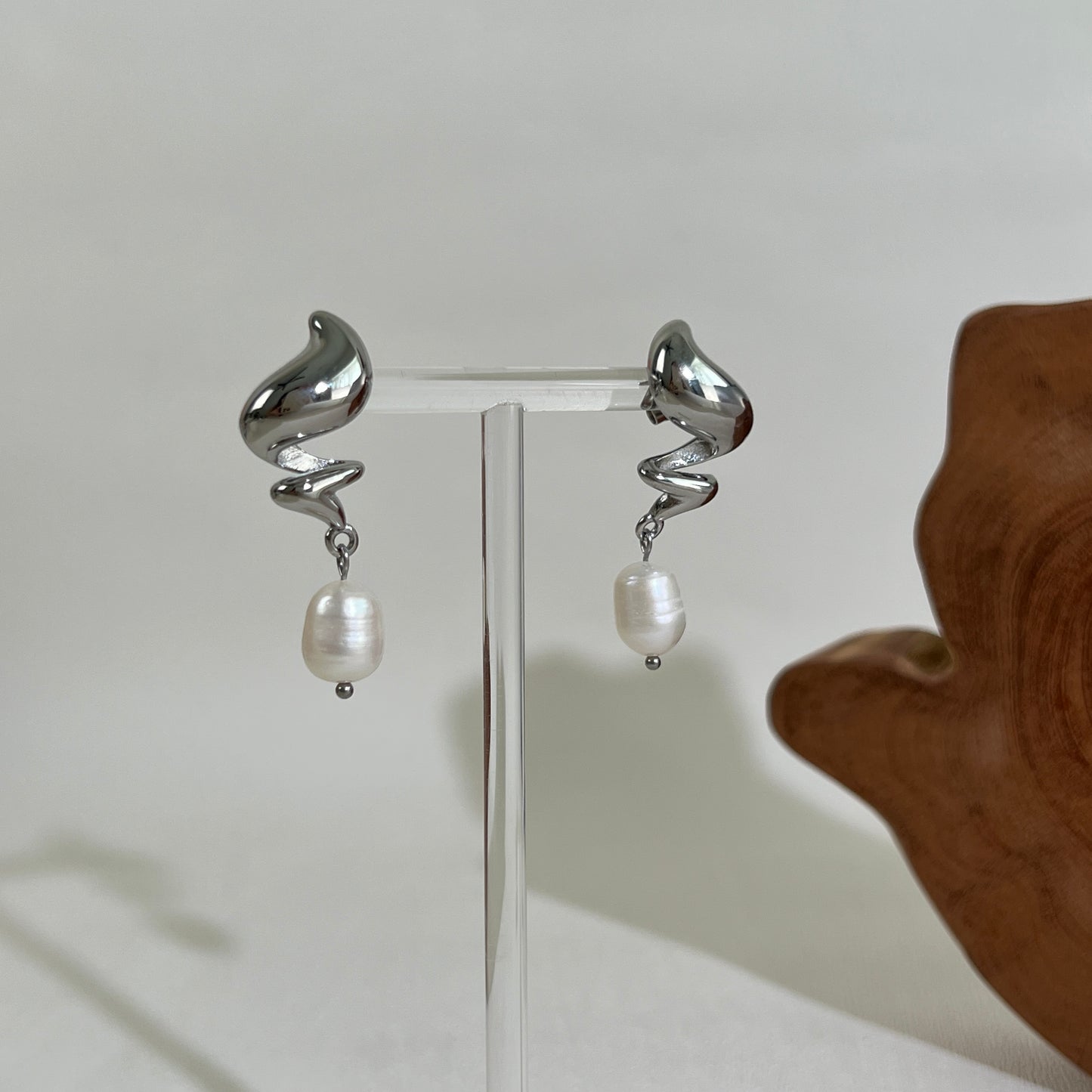 Rava Pearl Earrings